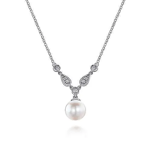 14K White Gold Diamond & Cultured Fresh Water Pearl Necklace