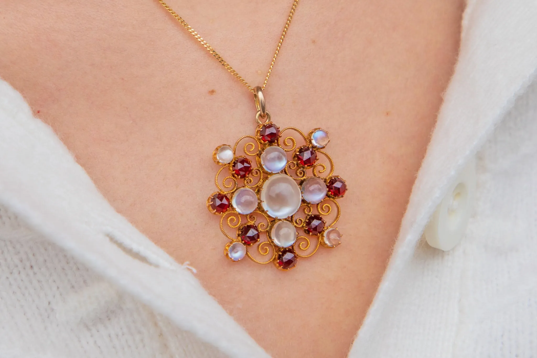 9ct Gold Ceylon Moonstone & Garnet Pendant