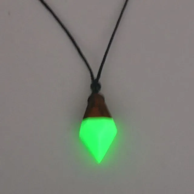 Fashion Arrow Necklace, Ancient Wood Resin Combined With Strength Energy Jewelry, Luminous Pendant Gift A203051