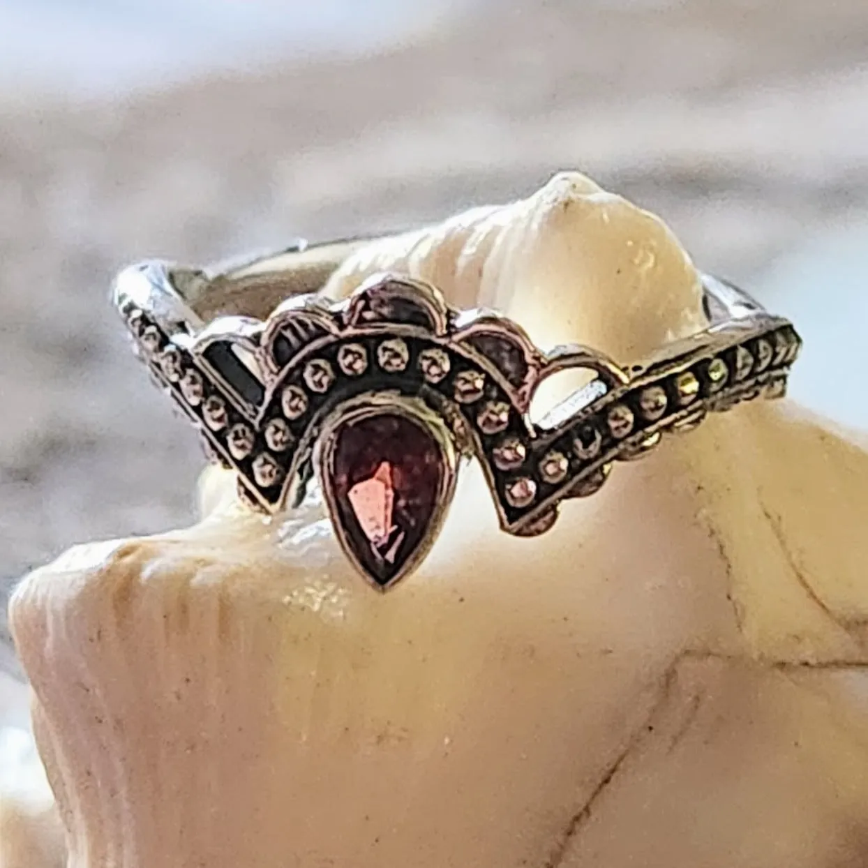 RETRO GARNET - TEARDROP 925 BEADED RING