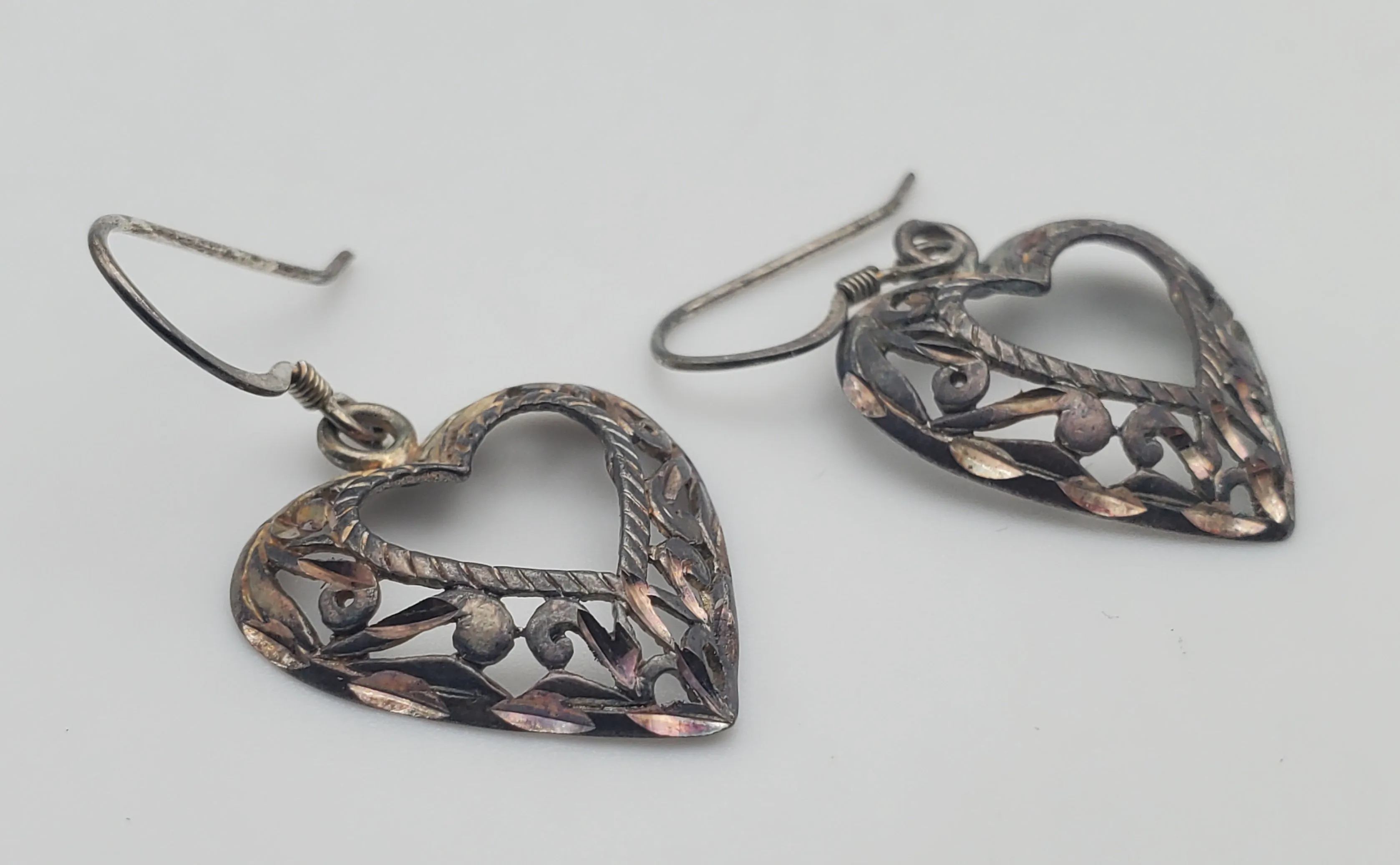 Vintage Sterling Silver Filigree Heart Dangle Earrings