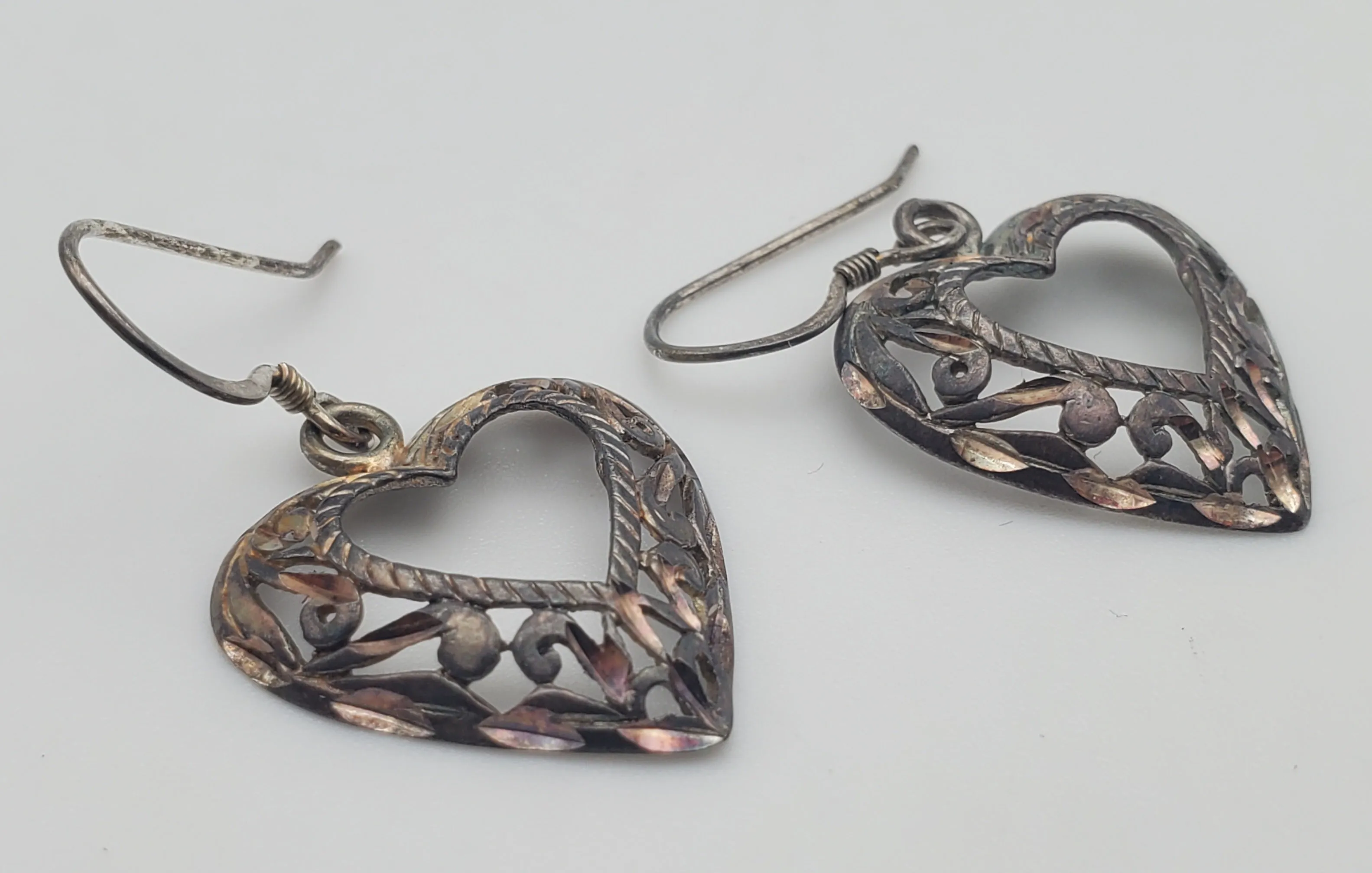 Vintage Sterling Silver Filigree Heart Dangle Earrings